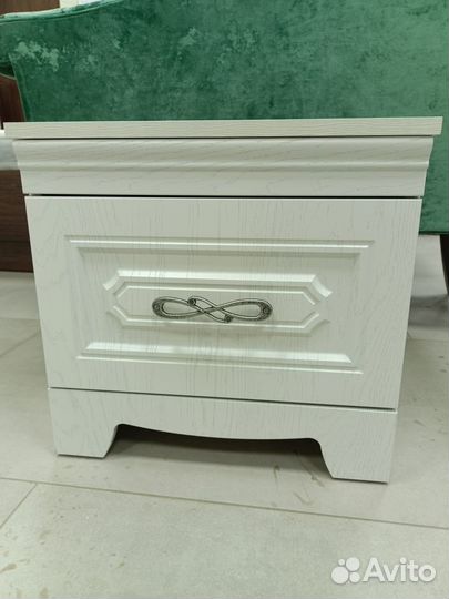 Тумба прикроватная