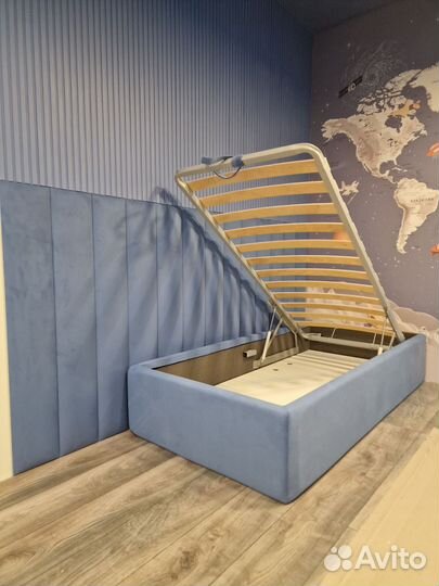 Детская кровать в комплекте с мягкими панелями