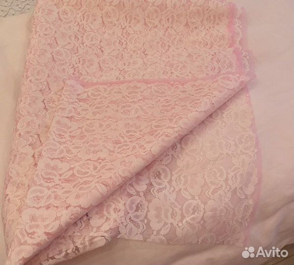 Отрез ткани гипюр