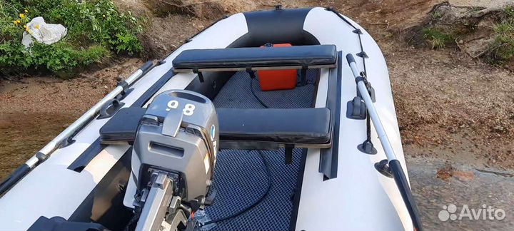 Лодка с мотором