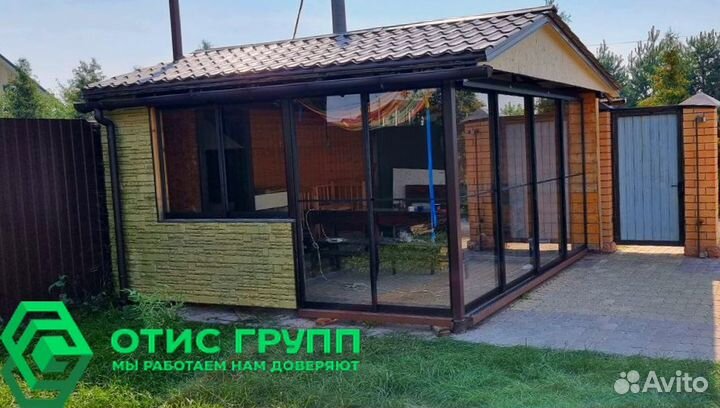 Фасадное остекление стеклянными дверями купе