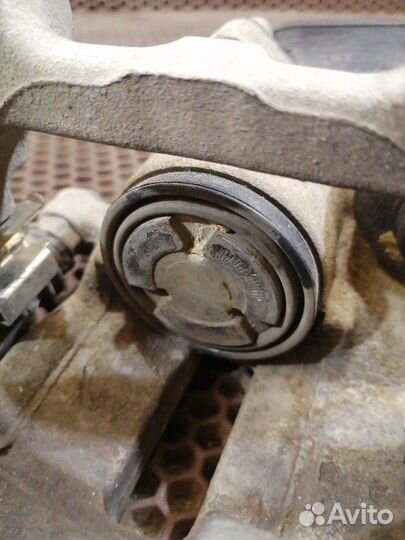 Суппорт задний правый Volkswagen Passat B7 CDA 1.8