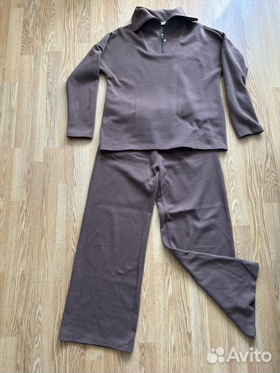 Костюм женский спортивный