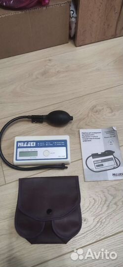 Тонометр полуавтоматический