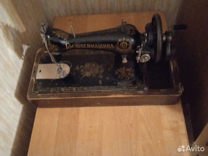 Старинная швейная машина + письменный стол
