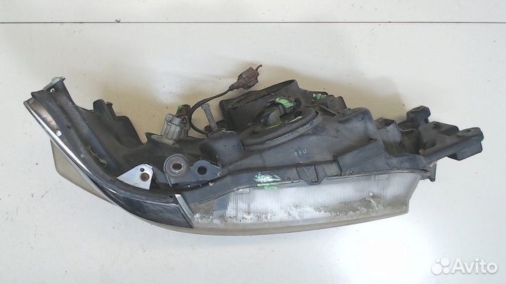 Фара (передняя) Nissan Elgrand, 2000