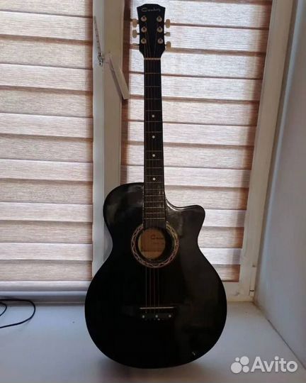 Акустическая гитара