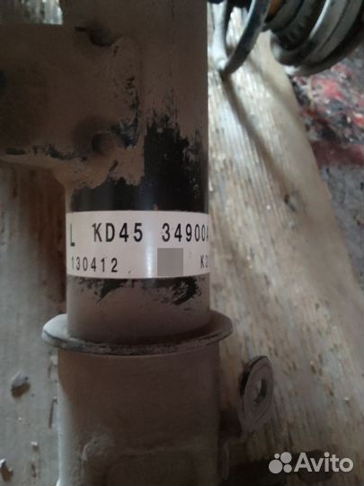 Продам передние амортизаторы