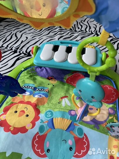 Развивающий коврик с пианино Fisher price