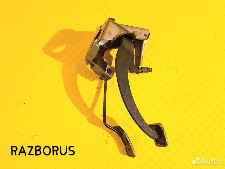 Педальный узел Mitsubishi Lancer 7 8 1995-2000