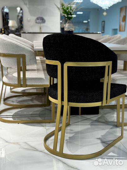 Стол обеденный. В наличии