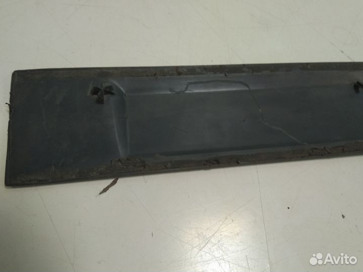 Молдинг двери задней правой на Ford Fusion