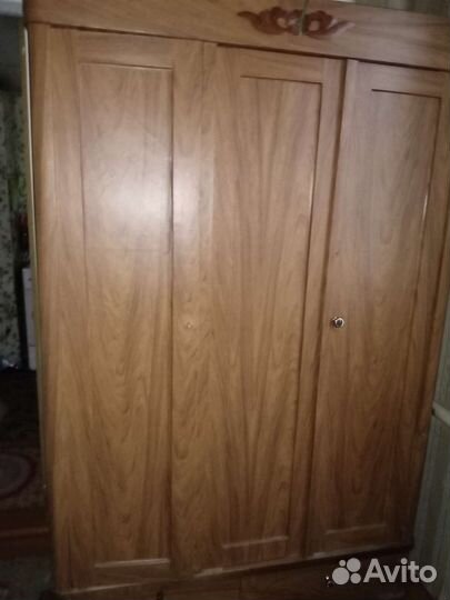 Шифоньер б/у в хорошем состоянии