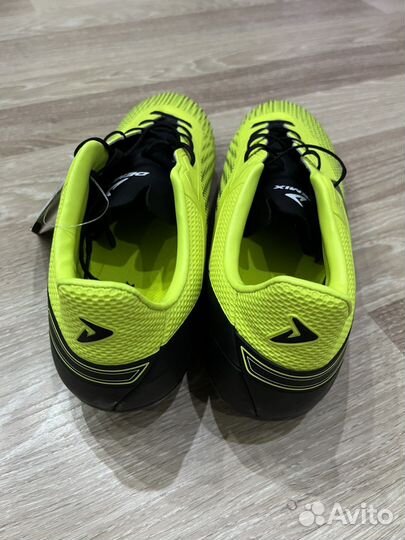 Футбольные бутсы новые