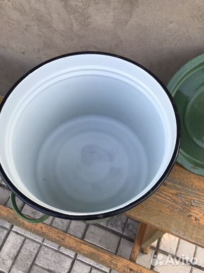 Кастрюля эмалированная большая