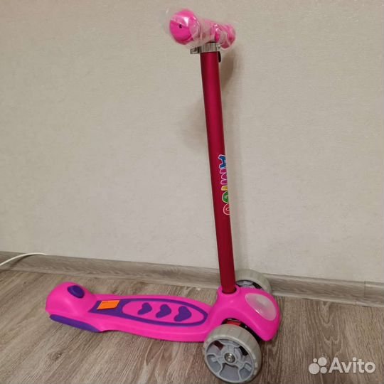 Самокат детский трехколесный новый