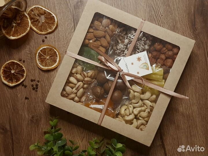 Подарочные наборы из орехов и сухофруктов