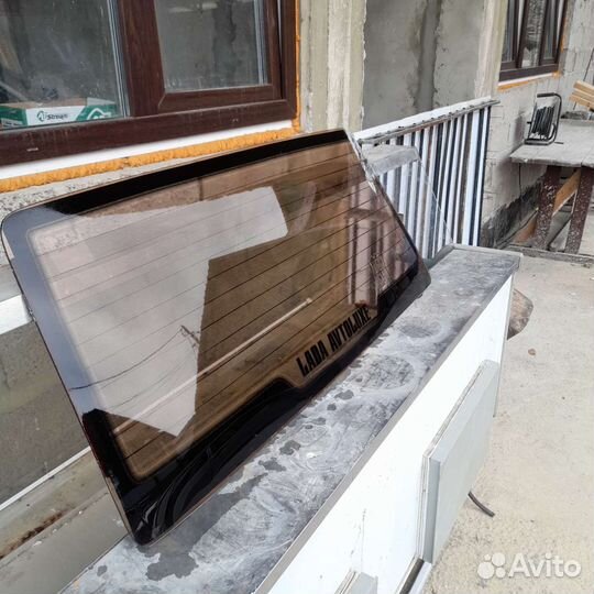 Задняя стекло ваз 2104
