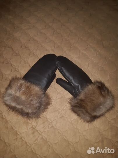 Меховые варежки
