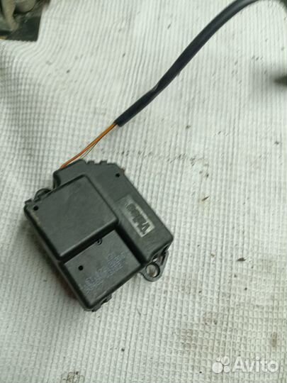 Моторчик заслонки печки Peugeot 406