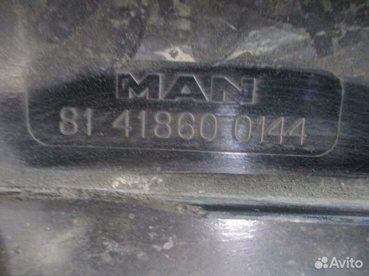 Крышка ящика акб MAN 81418600144