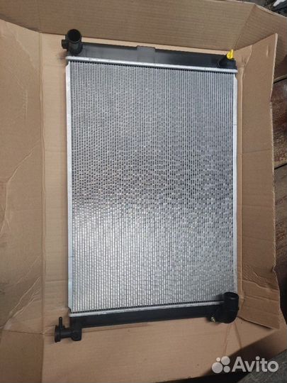 Радиатор охлаждения Lexus RX400h