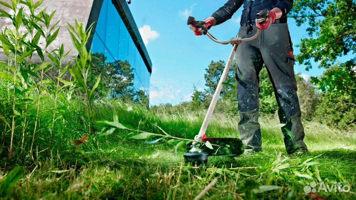 Покос травы триммером