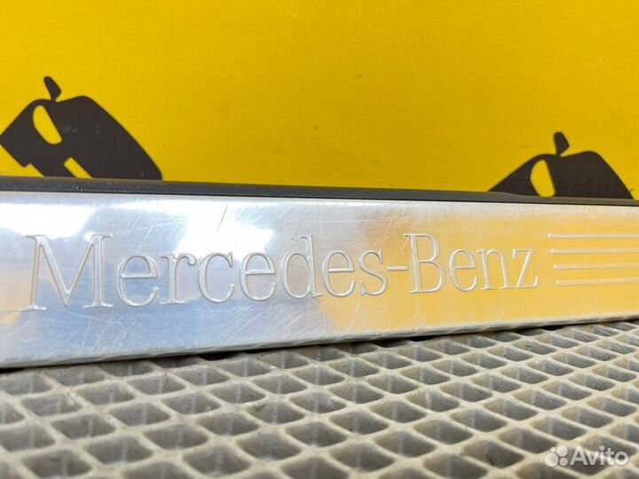 Накладка порога передняя правая Mercedes-Benz S
