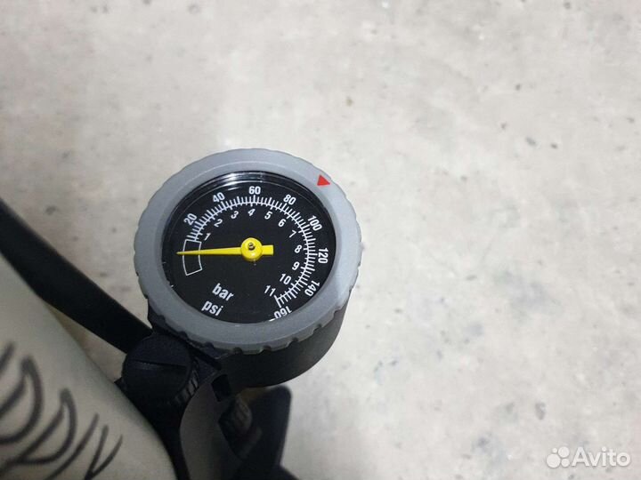 Напольный насос с манометром giyo GF31P, 11 атм