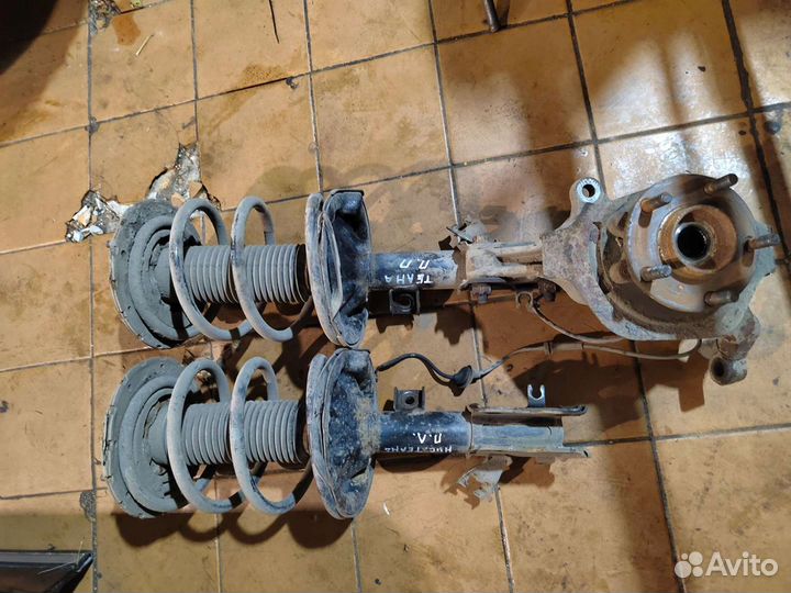 Стойка передняя правая Nissan teana j31 VQ 23