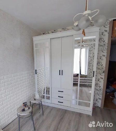 Шкаф-купе со штангой и полками