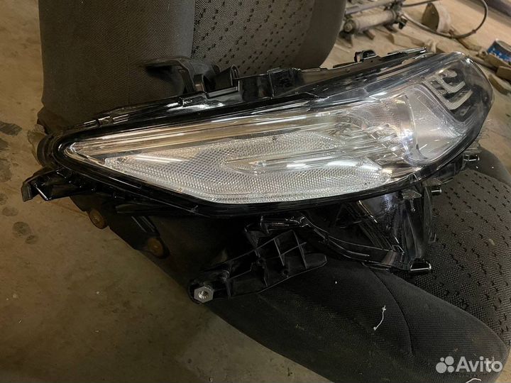 Правая LED фара Toyota Camry 70