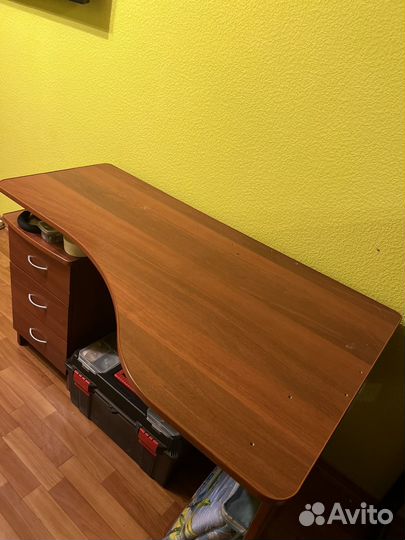 Письменный стол