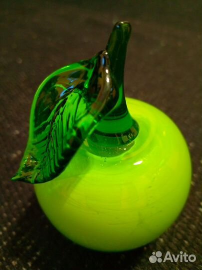 Яблоко стекло