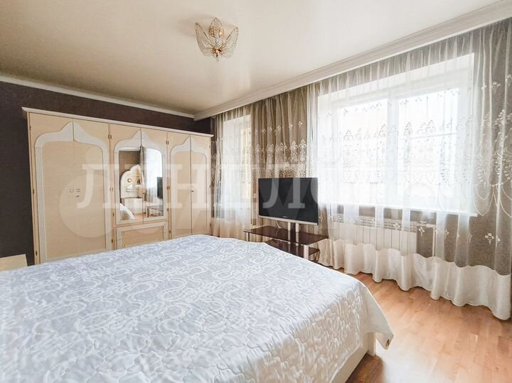 3-к. квартира, 111 м², 8/10 эт.