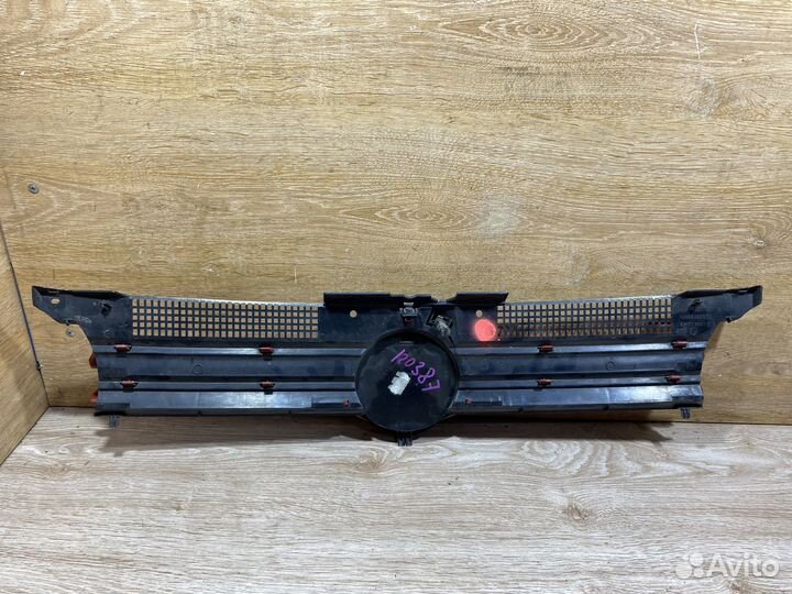 Решетка радиатора Volkswagen Golf 4 Арт. 130387