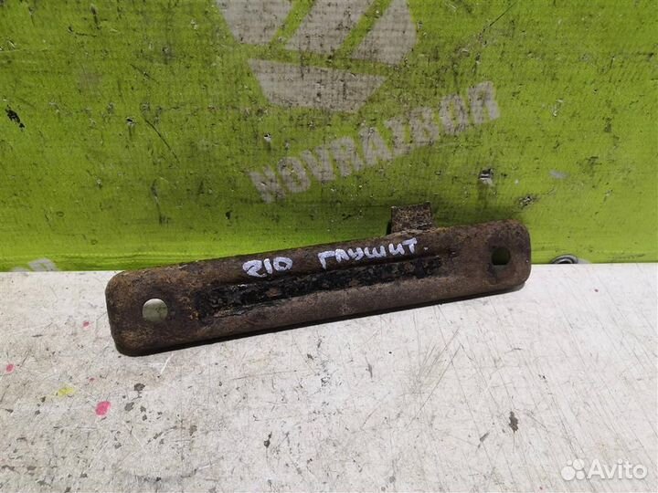 Кронштейн глушителя Мерседес Бенз 210 Е-класс