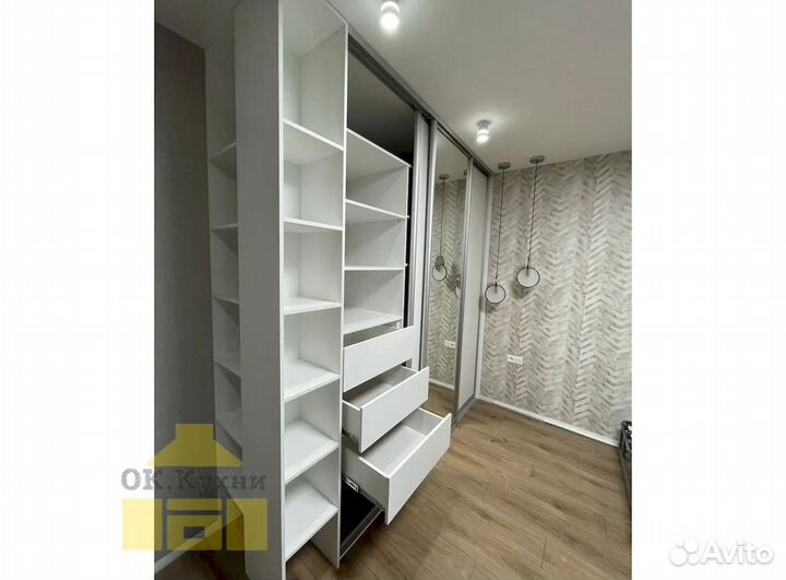 Шкаф с зеркалом