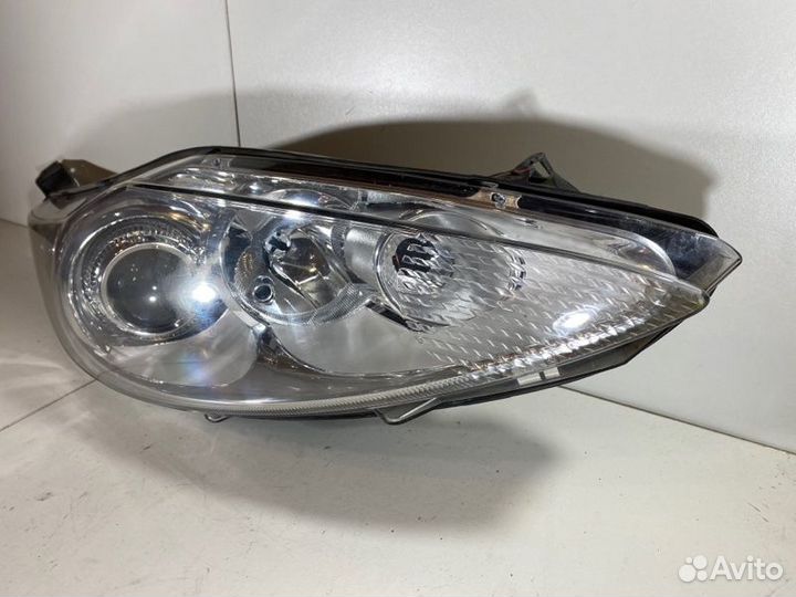 Фара галогеновая правая Ford Fiesta VI 2008-2013