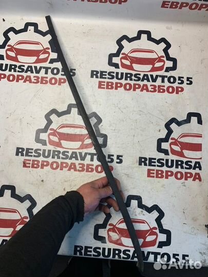 Молдинг лобового стекла левый Vw Passat B6 2.0