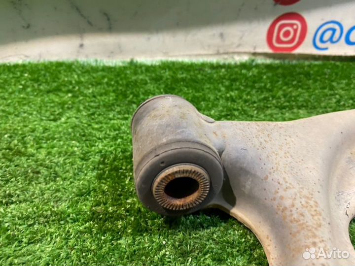 Рычаг(5) передний правый Toyota Sienta NSP170