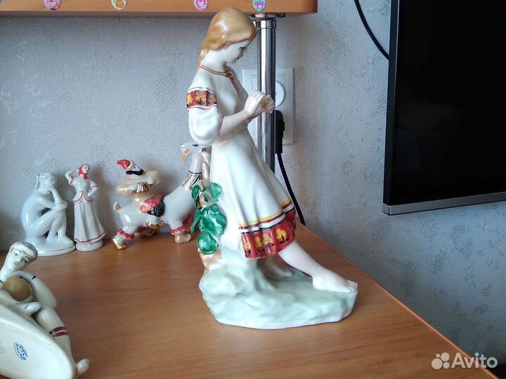 Статуэтка гадание на ромашке