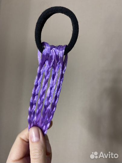 Резинка для волос с косичками