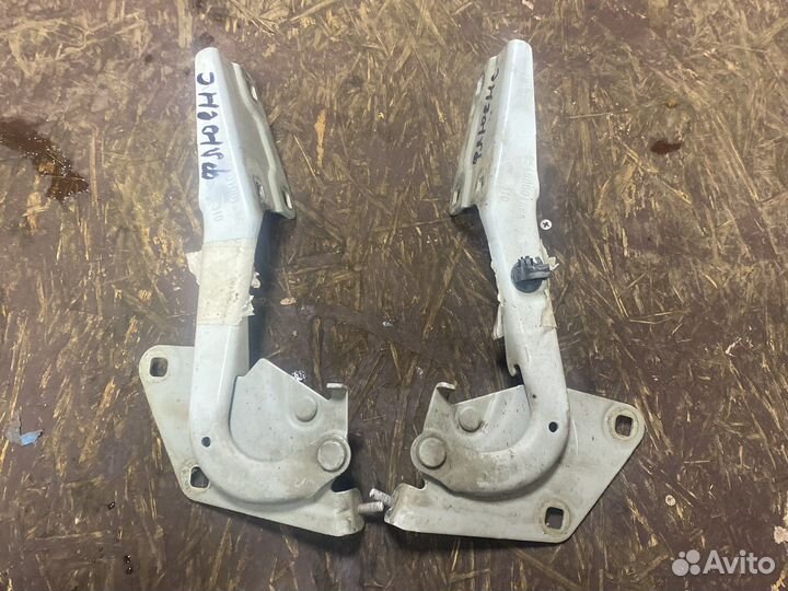 Петля капота Renault fluence 2009-2017