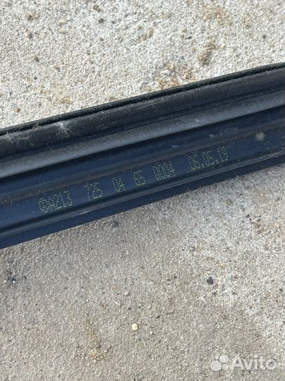 Уплотнитель стекла передний mercedes w213