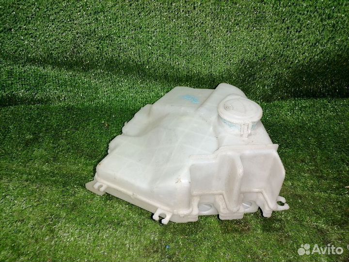 Бачок стеклоомывателя Mitsubishi Pajero IO H77W