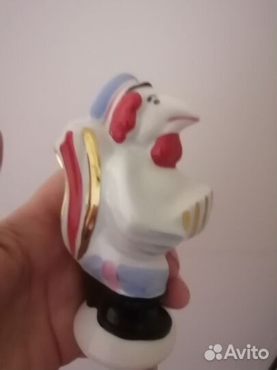 Фарфоровая статуэтка