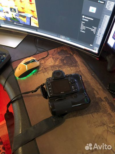 Зеркальный фотоаппарат nikon d700 с ручкой