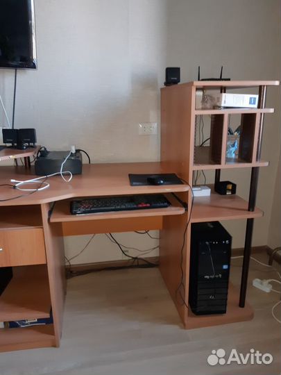 Компьютерный стол
