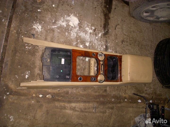 Подлокотник центральный Таурег